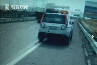 警察抓人现场吃瓜视频,网友直播吃瓜围观 警察抓人现场吃瓜视频,网友直播吃瓜围观