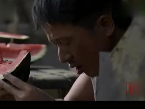 迷龙吃瓜摔死人视频播放,视频播放引发网友热议 迷龙吃瓜摔死人视频播放,视频播放引发网友热议