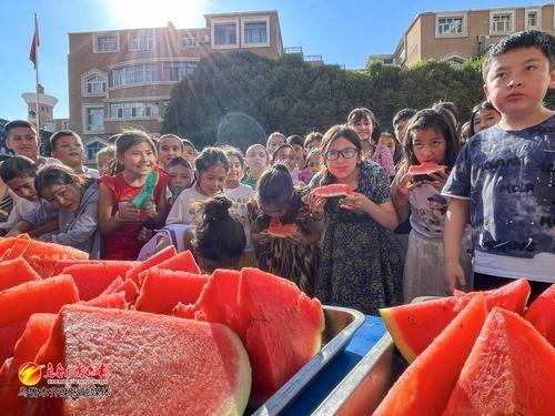 小学生们的吃瓜比赛视频,小学生们的欢乐食趣大比拼 小学生们的吃瓜比赛视频,小学生们的欢乐食趣大比拼
