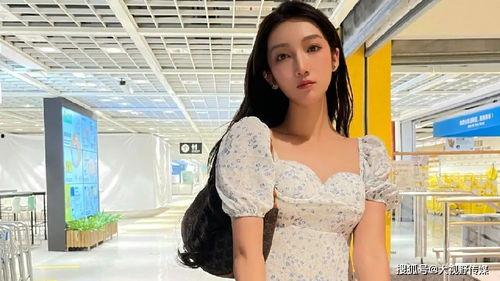 上海少妇吃瓜事件视频播放,视频播放引发网络热议 上海少妇吃瓜事件视频播放,视频播放引发网络热议
