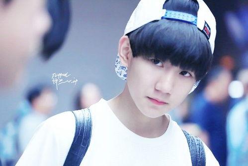 王源吃瓜起哄视频大全集,笑料百出，欢乐无限